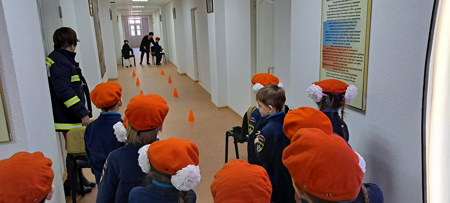 Группа «Юных спасателей» в музее пожарной охраны