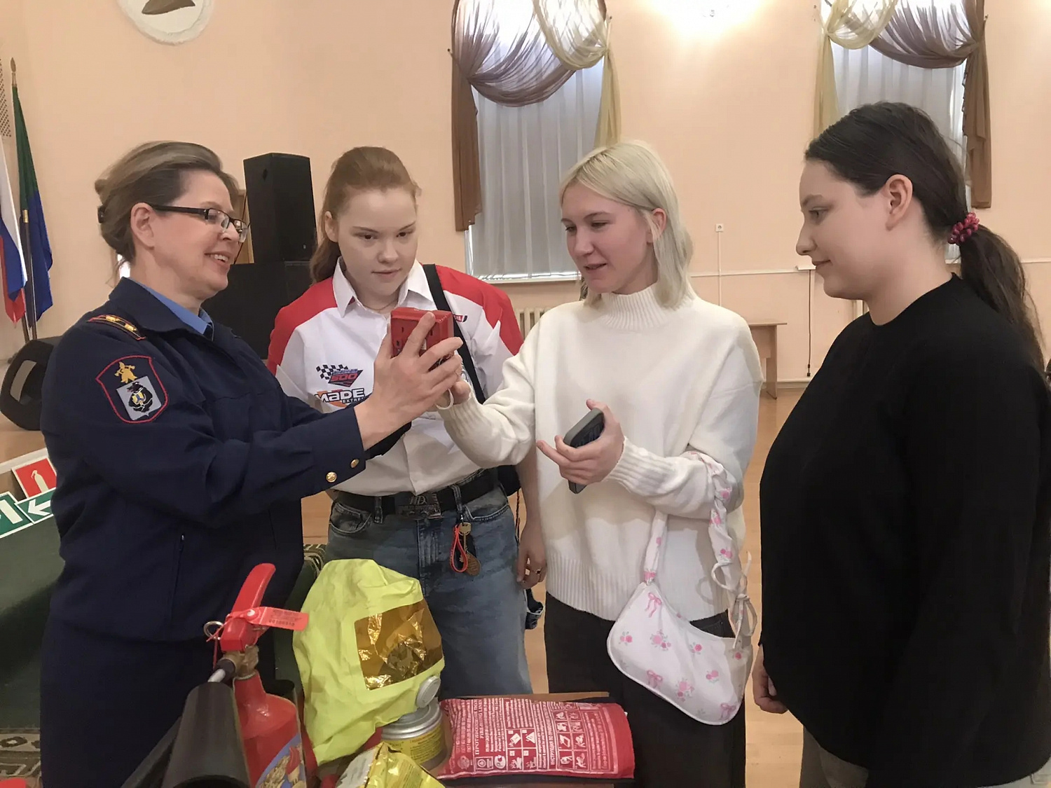 14 групп за два часа: ВДПО провело масштабный урок безопасности для студентов техникума