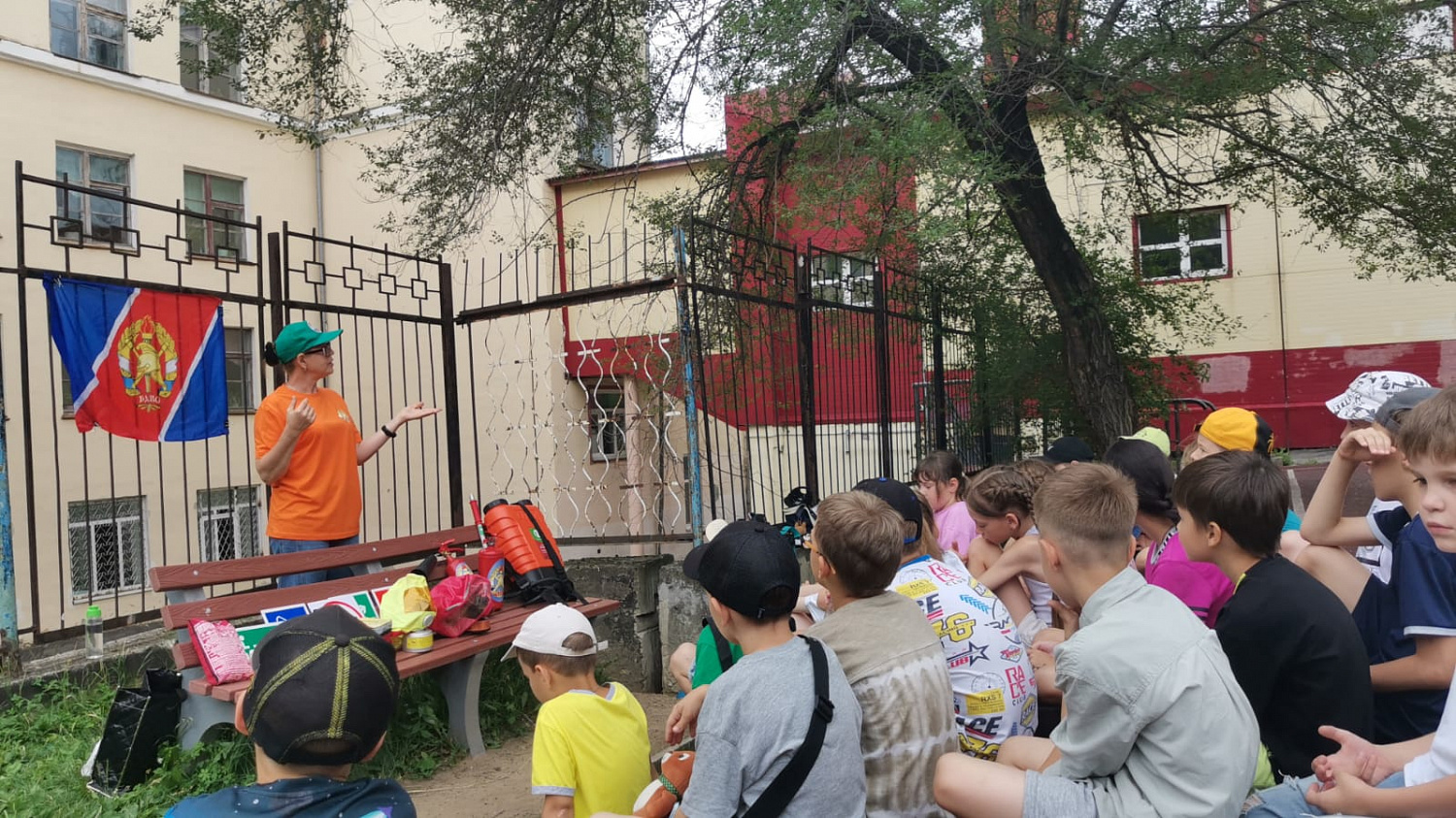  День безопасности для ребят пришкольного лагеря  